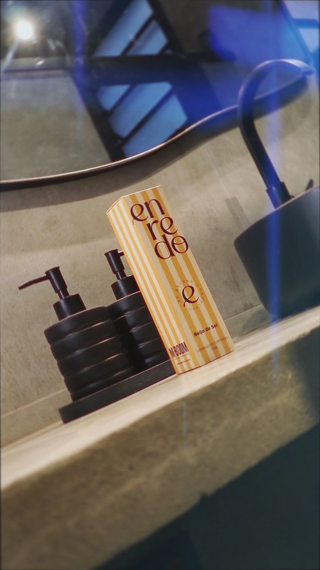 Iluminador Corporal Beijo de Sol + Acessório de Cabelo Enredo by Brunna